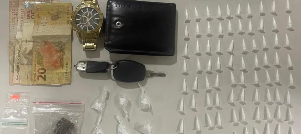 Acusado de tráfico é preso com drogas em Camaçari