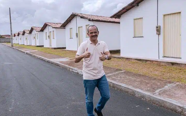 Após 11 anos e 3 gestões, moradias do Burissatuba são entregues por Elinaldo
