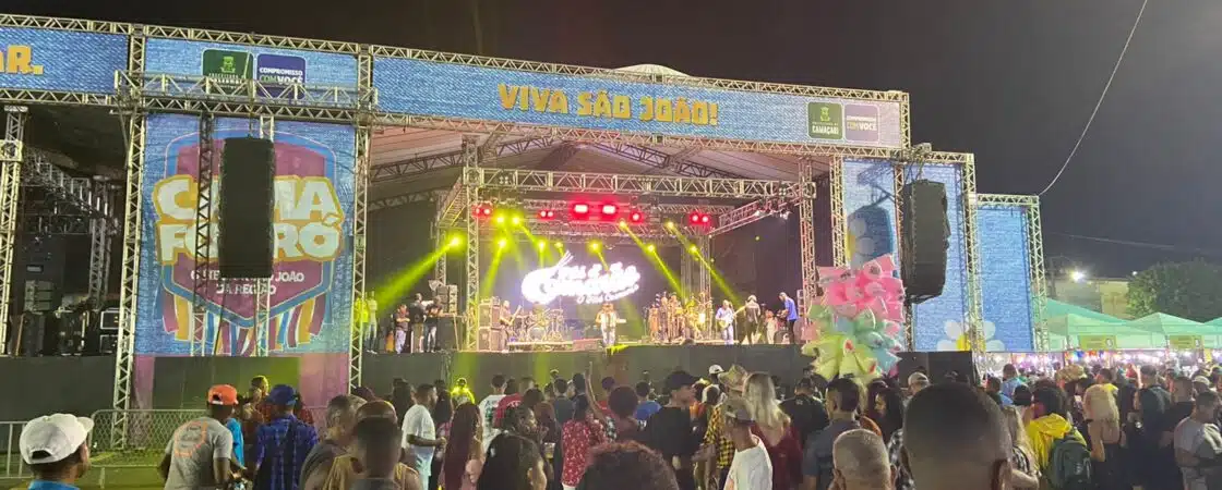 Banda Filé de Camarão se apresenta no palco principal do Camaforró; veja fotos
