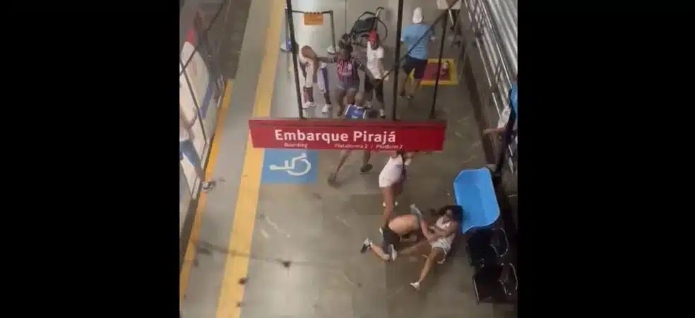 Briga entre torcedores do Bahia em estação de metrô termina com feridos