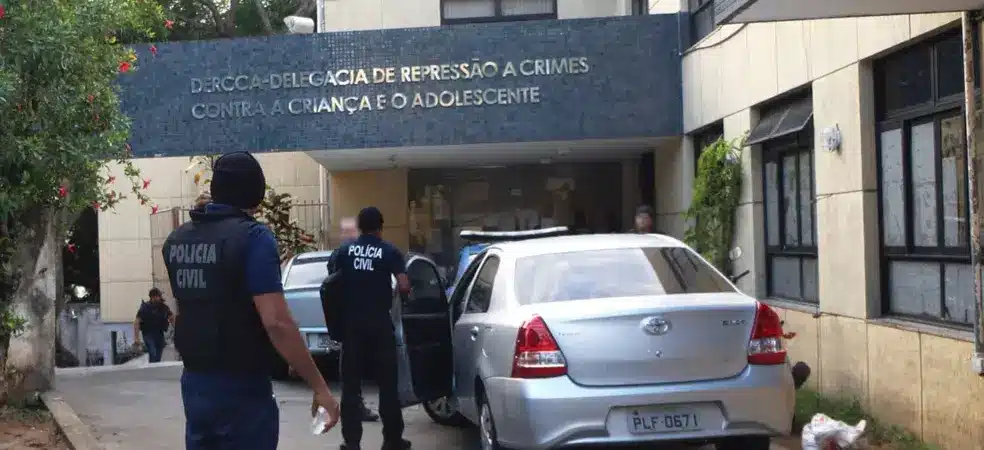 Idoso é preso após perseguir adolescente de 13 anos em shopping de Salvador