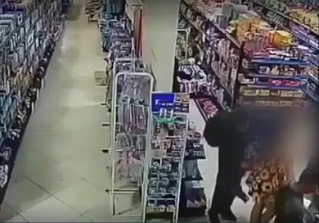 Homem filma partes íntimas de adolescente em fila de supermercado