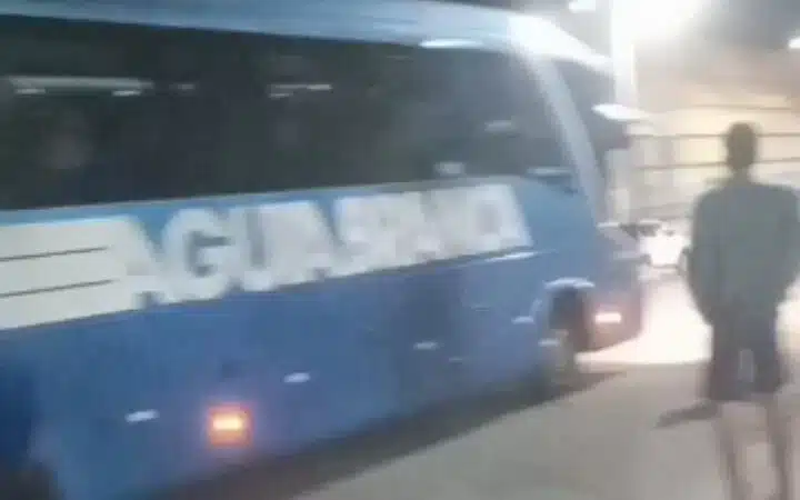 Homem morre esmagado por ônibus após briga perto da rodoviária de Salvador