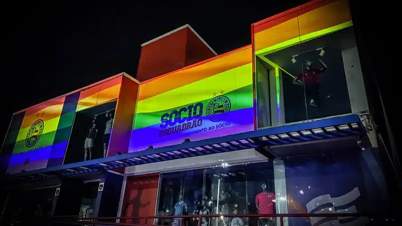 Bahia: Loja Esquadrão amanhece com novas cores em homenagem ao Dia do Orgulho LGBT