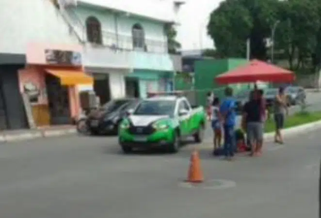 Motoboy sofre acidente com carro na Nova Vitória