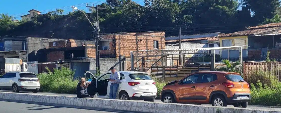 Colisão entre carros na Estrada da Cascalheira