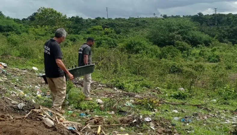 Corpo de homem é encontrado em matagal com as mãos amarradas