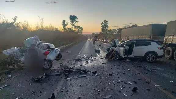 Quatro pessoas morrem e duas ficam feridas em grave acidente em estrada da Bahia