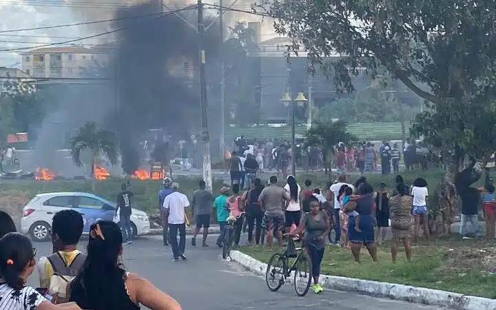 AGORA: protesto e bloqueio na Estrada do Coco