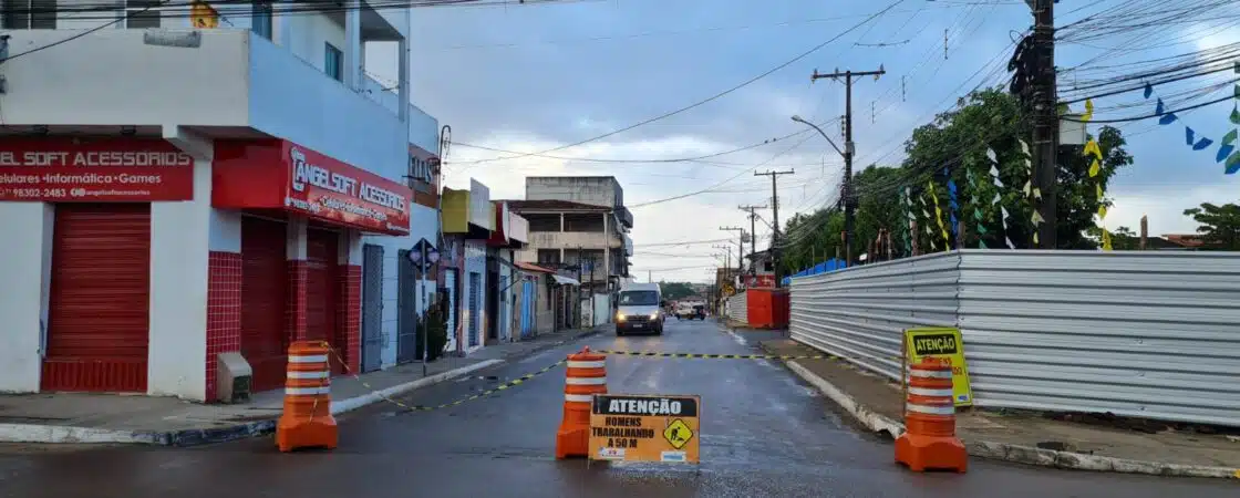 CAMAÇARI: Rua é interditada para obra da Embasa no Gleba E