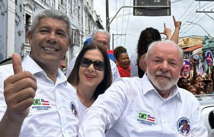 Lula participa de cortejo cívico do 2 de Julho; veja vídeo