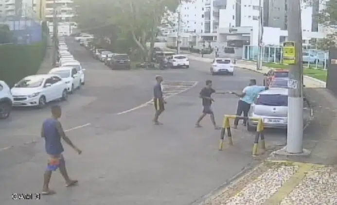 VÍDEO: Motorista é vítima de sequestro relâmpago no bairro da Pituba
