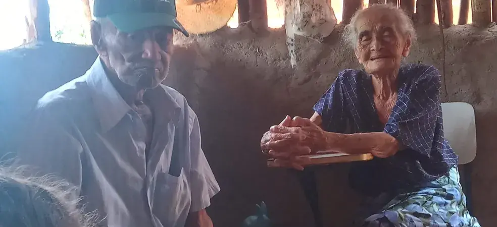 Casal de idosos morre no mesmo dia após quase 80 anos juntos