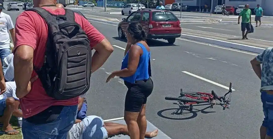 Camaçari: Ciclista é atropelada na Av. Jorge Amado