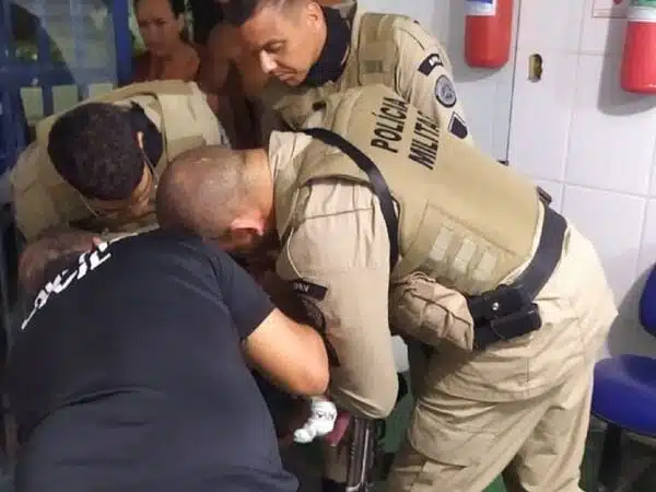 Policiais salvam recém-nascido engasgado em Monte Gordo