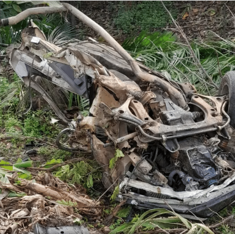 Homem Morre Ap S Carro Bater Em Rvore Em Camacan