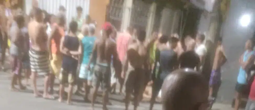 Homem é baleado na porta de casa ao tentar fugir de assalto em Salvador