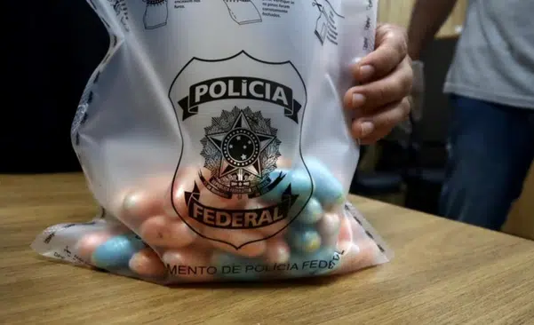 Venezuelano é preso com 80 cápsulas de droga no intestino
