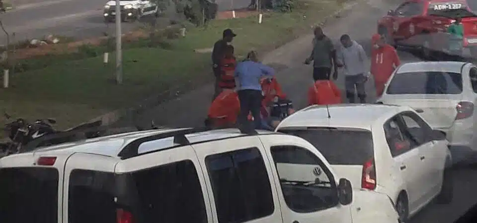 Salvador: Acidente entre carro e moto deixa feridos na manhã desta sexta