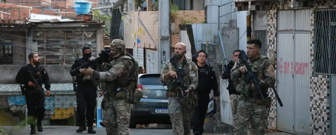 Dois suspeitos morrem e 11 são presos durante operação em Salvador e no interior