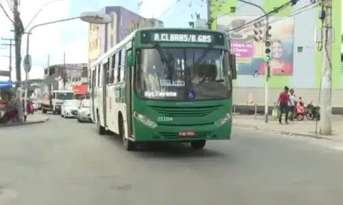 Ônibus param de rodar em Cajazeiras após operação policial