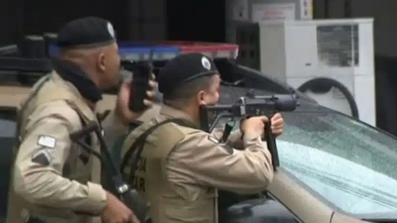 VÍDEO: Equipe de TV flagra tiroteio ao vivo em Salvador