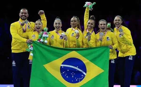 Brasil fatura prata inédita no Mundial de ginástica