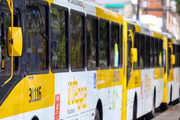 Ônibus deixam de circular em Plataforma após confrontos entre grupos criminosos
