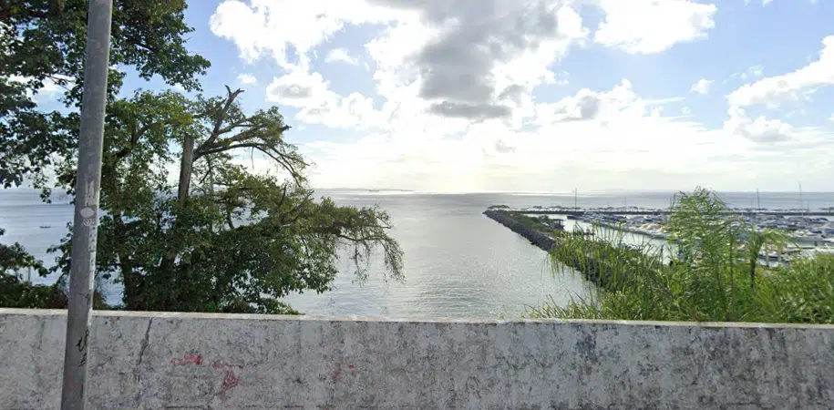 Corpo amarrado em pedra é achado na Praia da Gamboa, em Salvador