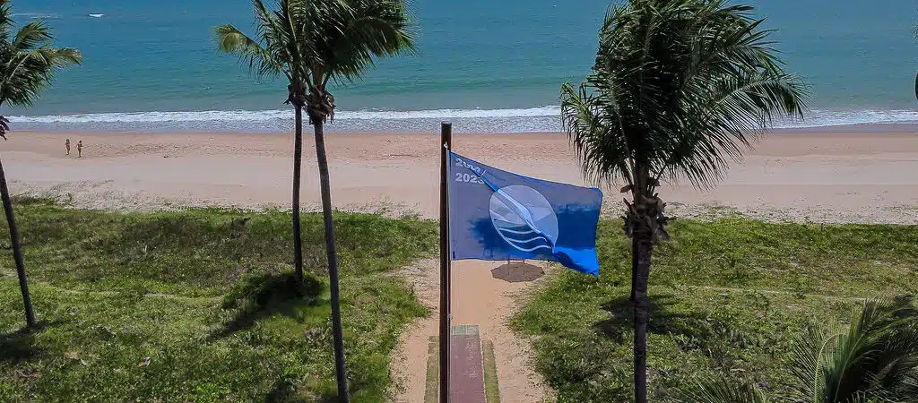 Bandeira Azul: Praias de Camaçari são destaques no Nordeste pelo 4º ano seguido