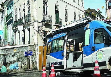 Homem morre após invadir base da PM no Pelourinho e agredir sargento