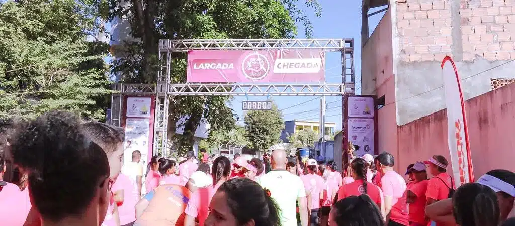 Mais de 480 pessoas participaram da caminhada do Outubro Rosa em Camaçari