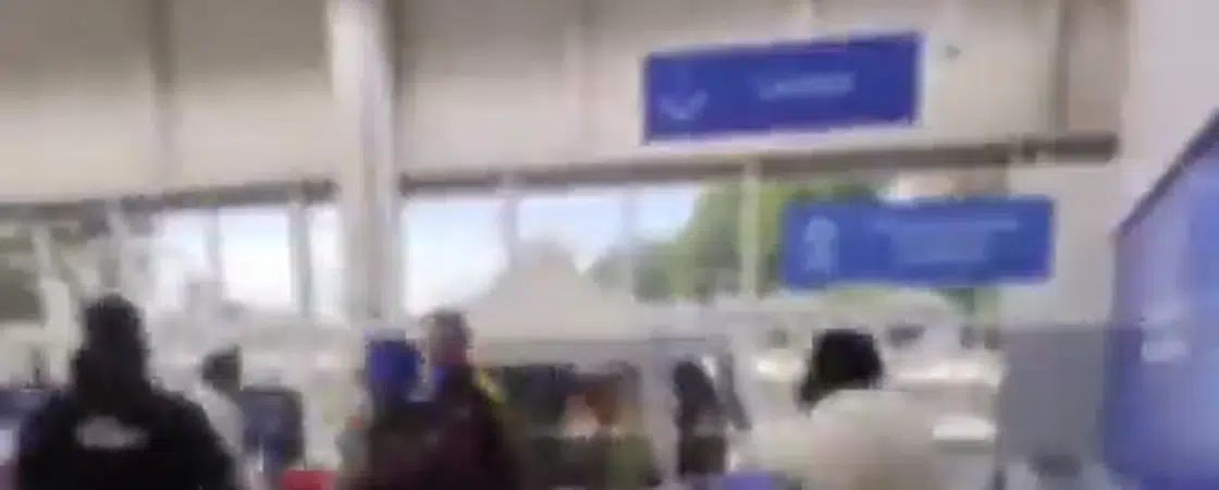 Vídeo: Grupo faz arrastão em hipermercado de Salvador e leva diversos produtos