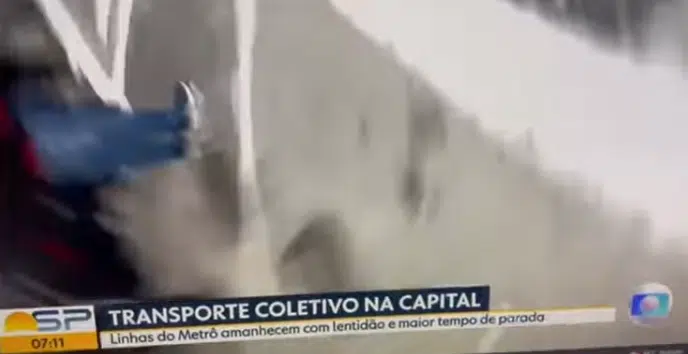 VÍDEO: Repórter da Globo é assaltada durante transmissão ao vivo