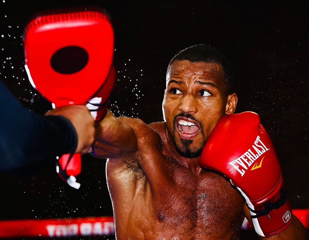 lutador Robson Conceição, 35, perdeu a oportunidade de se tornar o primeiro brasileiro campeão olímpico e mundial de boxe na madrugada desta sexta-feira (17). Após 12 rounds, a luta entre o boxeador baiano e Emanuel Navarrete