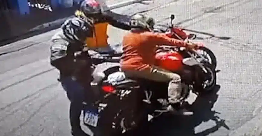 VÍDEO: adolescente passa mal e morre após roubar moto de trabalhador