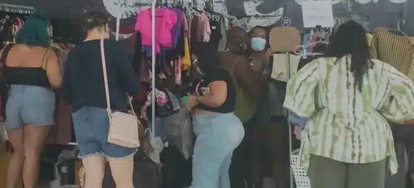 Bazar plus size em Salvador oferece roupas a partir de R$ 5