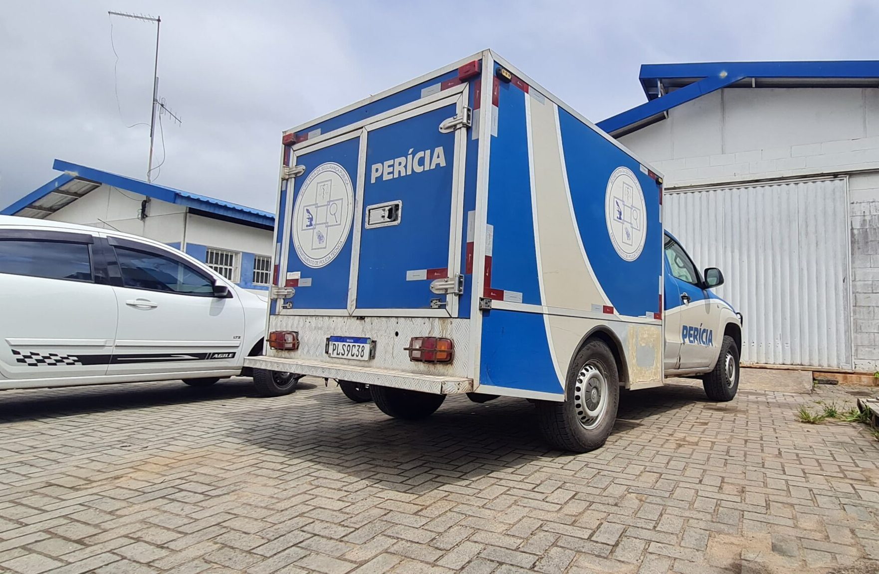 Corpo é encontrado enrolado em colchão em Arembepe