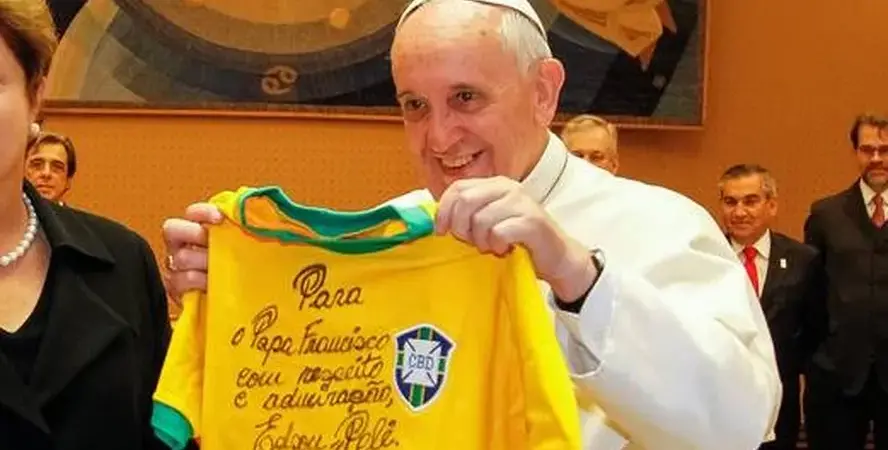 Entre Messi e Maradona, Papa Francisco escolhe Pelé como melhor do mundo