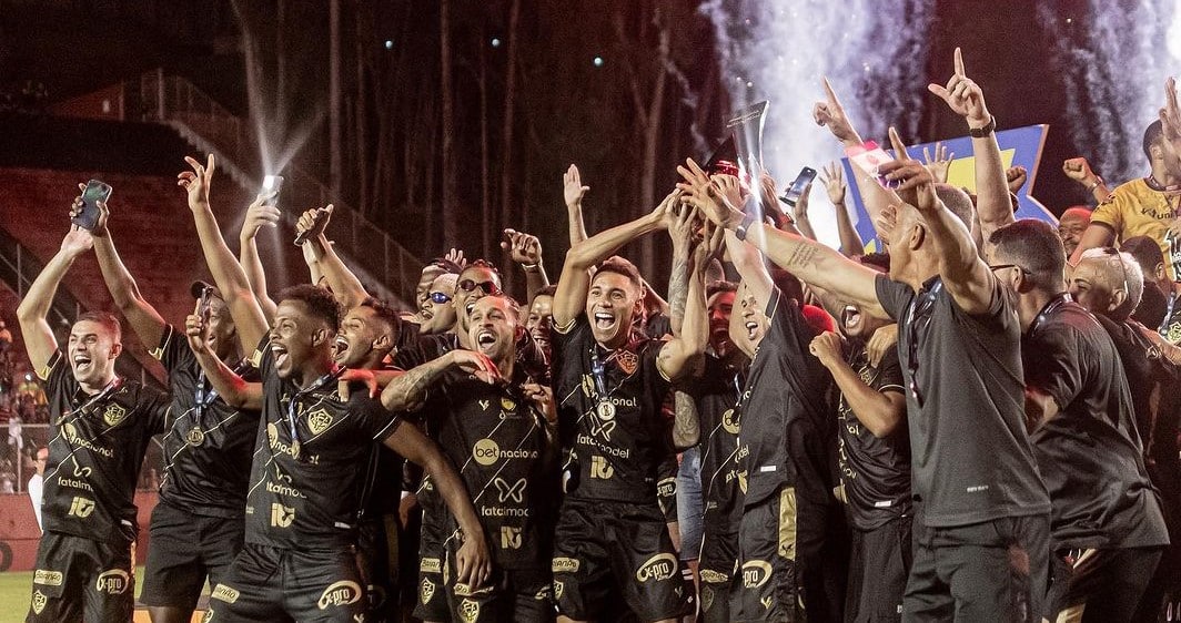 O Esporte Clube Vitória recebeu mais duas propostas pela compra dos direitos nominais da praça esportiva, uma de um banco e outra de uma financiadora.