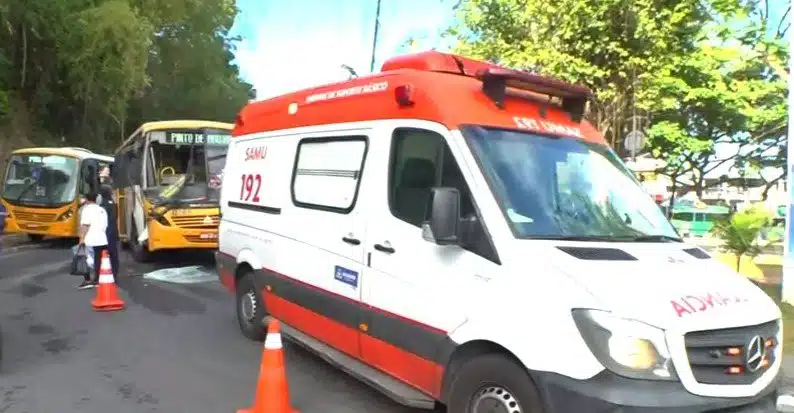 Acidente entre micro-ônibus deixa cinco feridos em Salvador