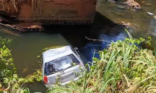 Idoso morre após carro cair de ponte na Bahia