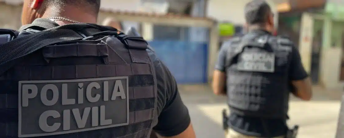 Foragido da Justiça é flagrado traficando drogas em Itapuã