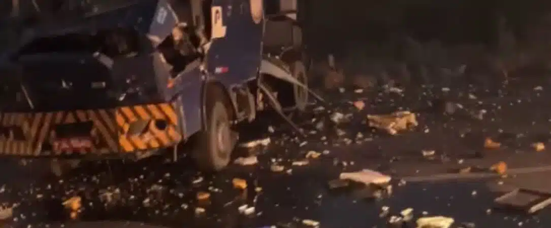 Carro-forte é explodido por bandidos em rodovia na Bahia