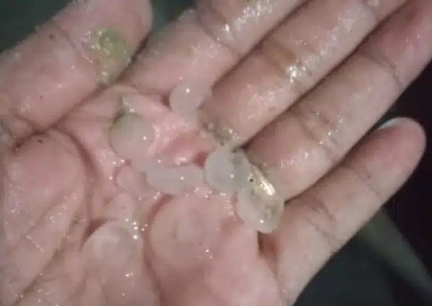 Chuva de granizo surpreende moradores de Mata de São João