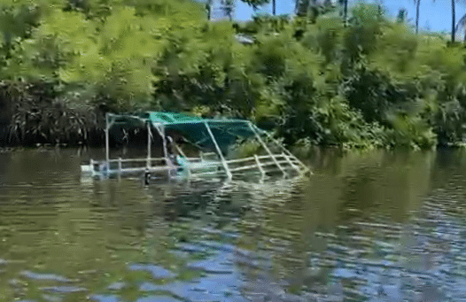 Barco com turistas afunda no Rio Imbassaí, em Mata de São João