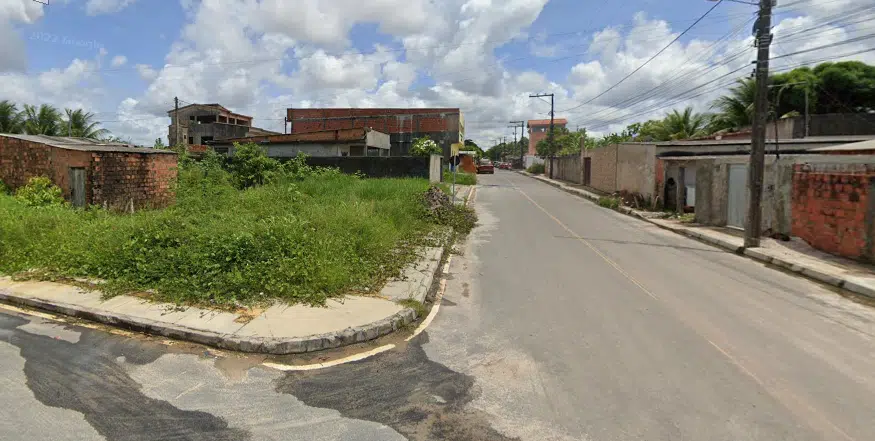 Jovem é assaltada no bairro do Jardim Limoeiro
