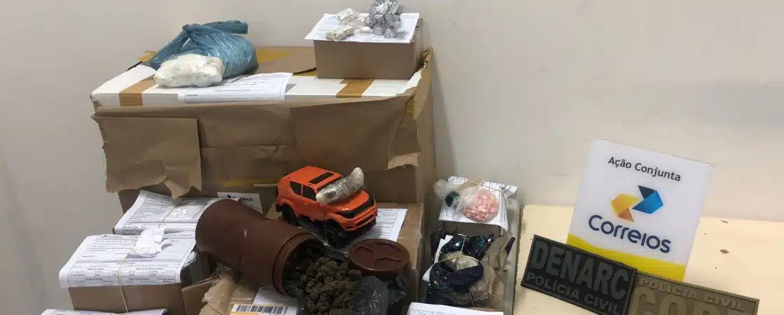Polícia encontra drogas em embalagens nos Correios da Via Parafuso