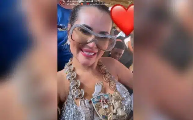 Deolane Bezerra posta foto com colar de traficante