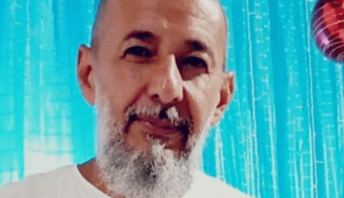 Um investigador da Polícia Civil foi morto, nesta sexta-feira (23), durante uma operação do Departamento de Homicídios e Proteção a Pessoa (DHPP) de Juazeiro, o qual fazia parte. Segundo o informações do Bahia no Ar, os policiais foram acionados para cumprir três mandados de prisão no bairro do Rodeadouro, quando foram recebidos a tiros no local.